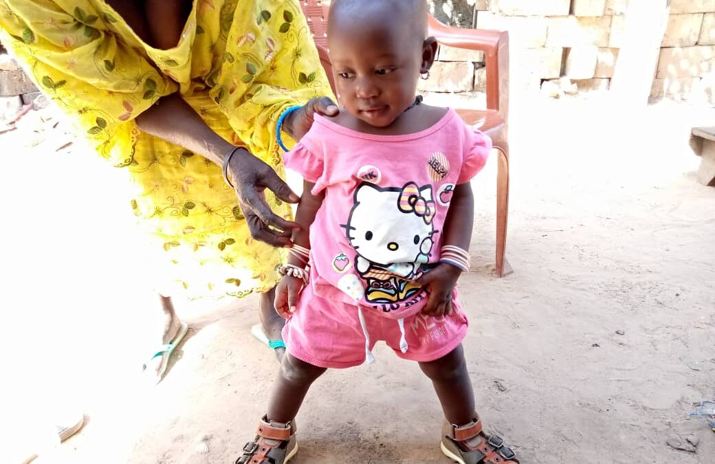 České děti darovaly oblečky Senegalským dětem